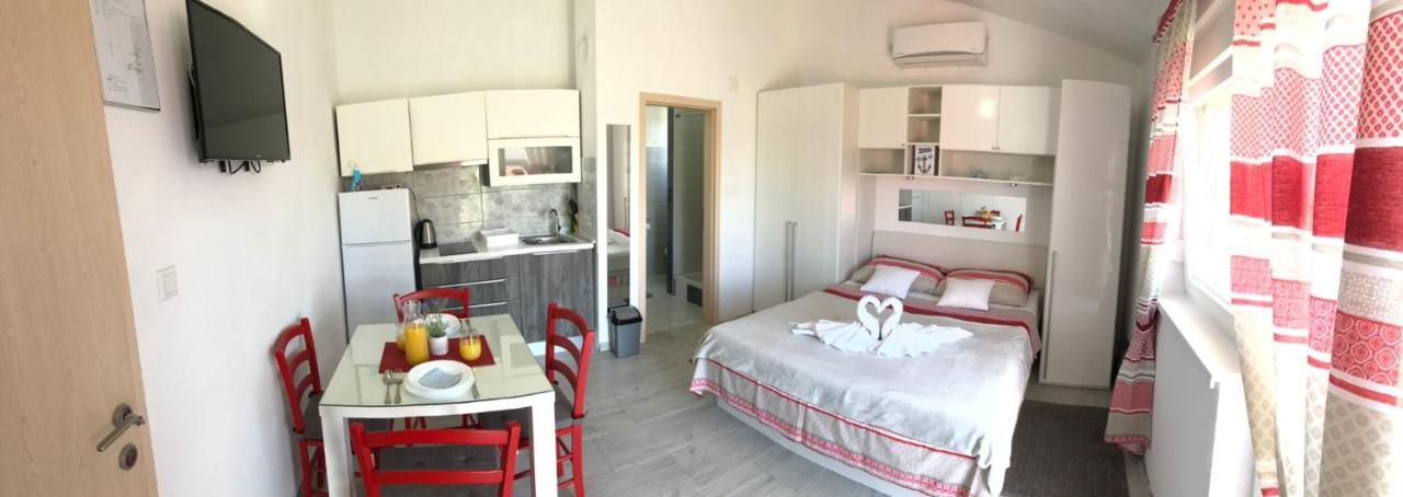 Apartmani Bolero - Obiteljski Odmor Vodice Exterior photo